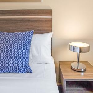 Standard Two-Bedroom Apartment (1 Queen and 2 Single Beds)