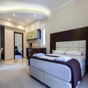 One-Bedroom Suite with Outside Hot Tub & Garden