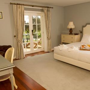 Double Room with Balcony and Mountain View