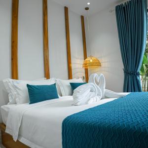 King Suite with Garden View - Free Town Pickup 