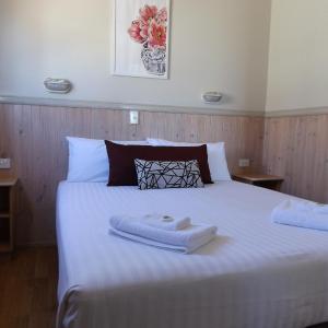 Deluxe Two-Bedroom Cabin
