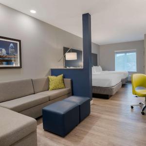 Standard Queen Room with Two Queen Beds - Non Smoking 
