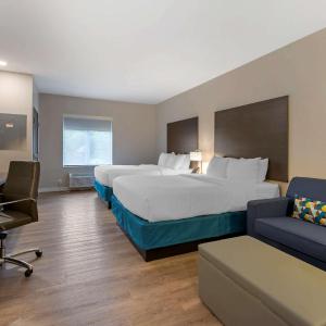 Queen Suite with Two Queen Beds and Living Room - Non Smoking