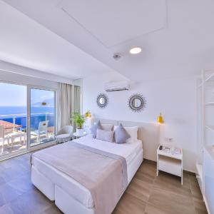 Deluxe Double Room with Sea View