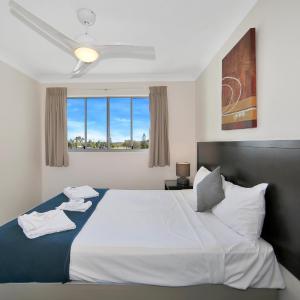Two-Bedroom Apartment with Sunset View