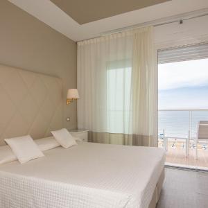 Double or Twin Room with Sea View