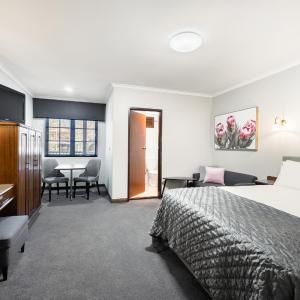 Standard Queen Room
