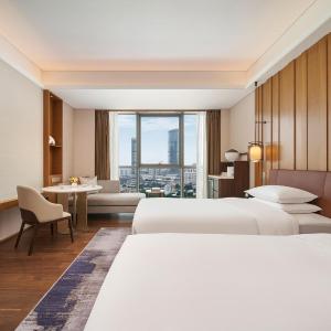 Twin Room with City View - Club Access