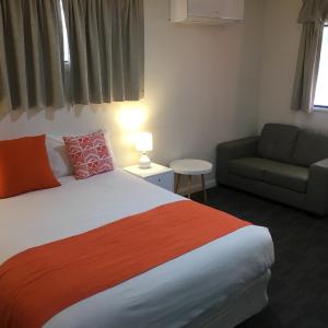  Queen Room with Kitchenette