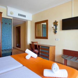 Twin Room with Side Sea View and Pool View