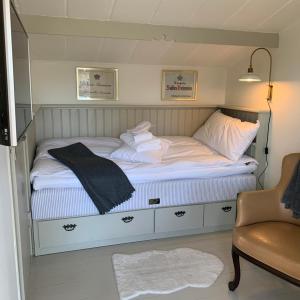 Single Room with Pool View