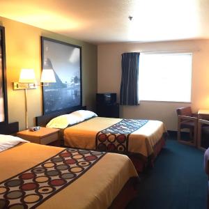 Deluxe Queen Room - Non-Smoking