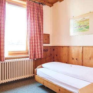 Single Room with Mountain View