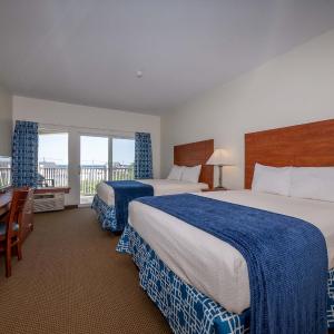 Deluxe Two Queen Beds with Balcony and Butler Pantry 