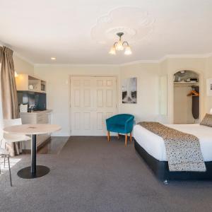 Inter Connecting Family Suite with Spa Pools