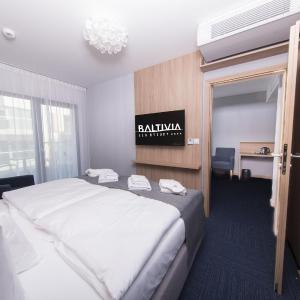 One-Bedroom Suite with Side Sea View