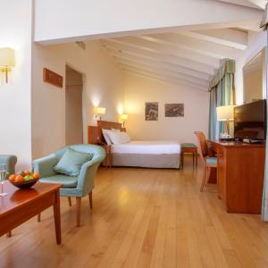 King Suite with Sofa Bed - Non-Smoking