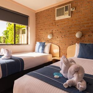 Deluxe Family Suite with River View