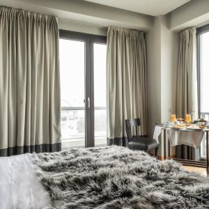 Suite with Lake View