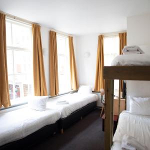 Quadruple Room with Shared Bathroom