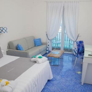Family Room with Sea View and Balcony