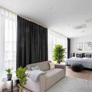 Suite XL with Balcony and Street view