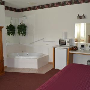 Honeymoon Suite