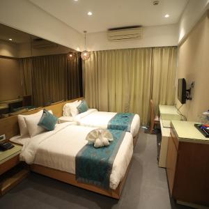 Super Deluxe Twin with 10% off on Food & Soft Beverage