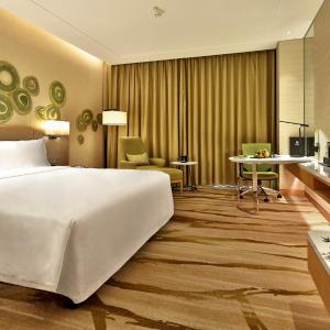Standard King Room with Lounge Access