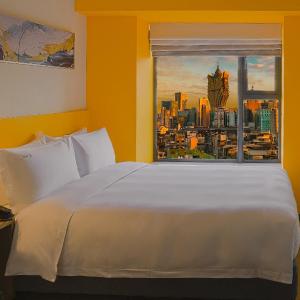 Deluxe Queen Room