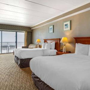 Efficiency, Oceanfront, Exterior Entrance, 2 Double Beds & Sofa Bed, Non Smoking