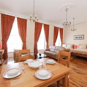 Deluxe Family Suite (4 Adults + 2 Children)