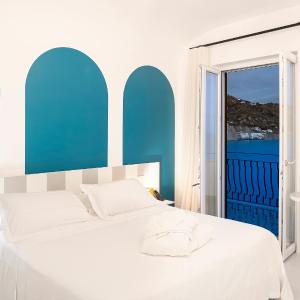 Superior Double Room with Balcony and Sea View
