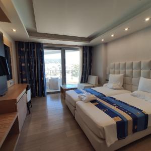 Standard Room with Side Sea View