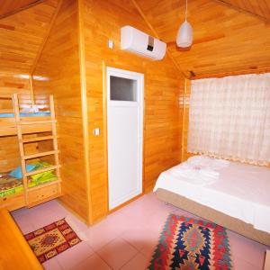 Bungalow (2 Adults + 2 Children)