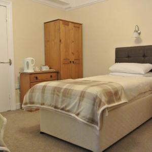 Twin Room with Private Bathroom