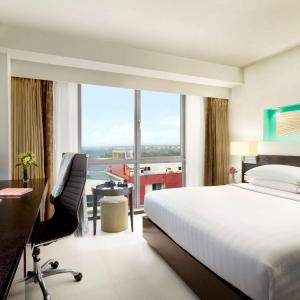 Deluxe Queen Room with Ocean View (Free Return Airport Transfer, Complimentary Wifi)