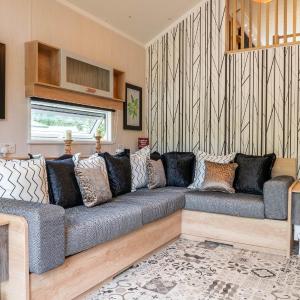 S-Pod Escape Pod with Balcony (Dog Friendly)