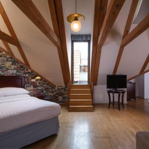 Signature Terrace Suite with Prague Castle View