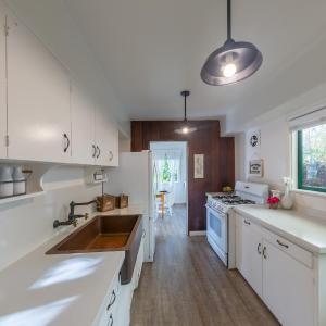 Family Favorite Two Bedroom/ Two Bathroom Cottage