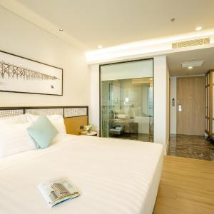 Deluxe Double Room with Balcony and Sea View