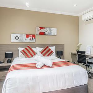 Standard Queen Room