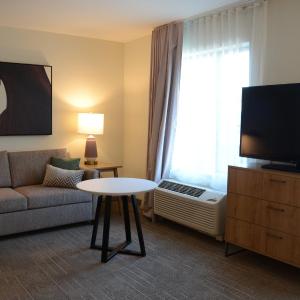 Queen Studio Suite with Roll In Shower - Non-Smoking