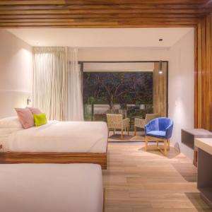 2 Queen Room with Balcony / Dosel 