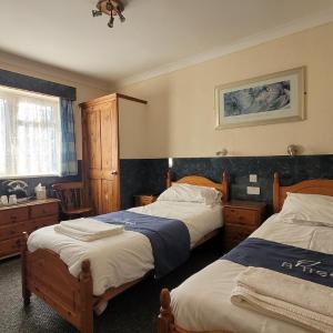 Twin Room with Shared Bathroom