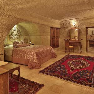 Executive Cave Suite