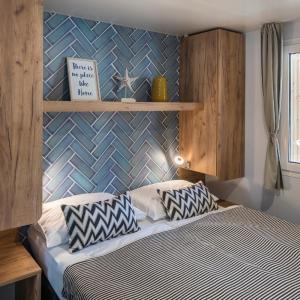 Deluxe Three-Bedroom Mobile Home with Terrace