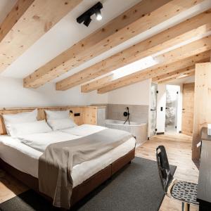 Deluxe Double Room with Bath
