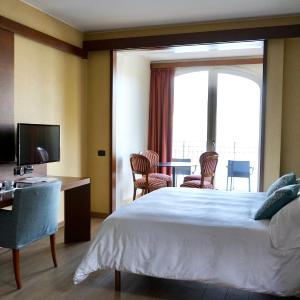 Superior Junior Suite with Terrace and Lake View
