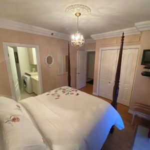 Sunshine Suite 401